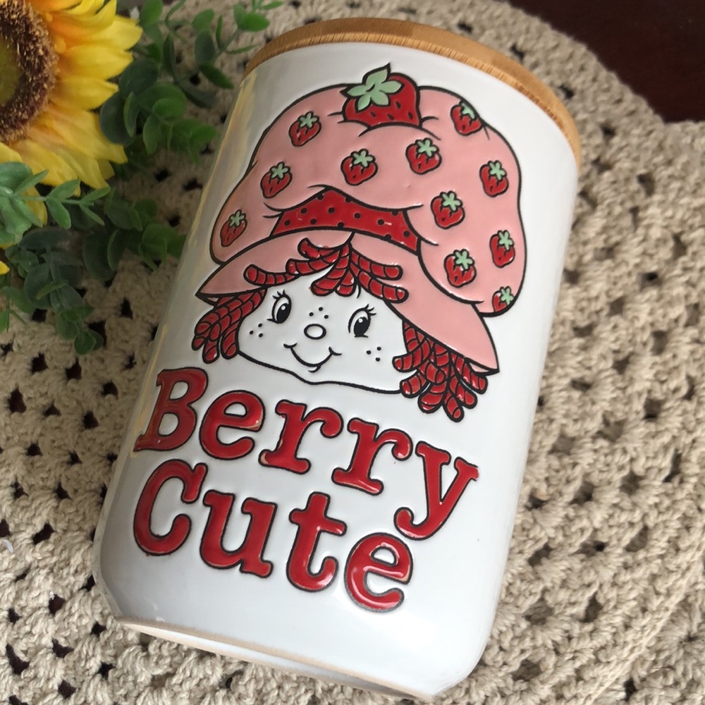 Strawberry Shortcake “Berry Cute” Ceramic Jar with Bamboo Lid - Picture 8 of 9
